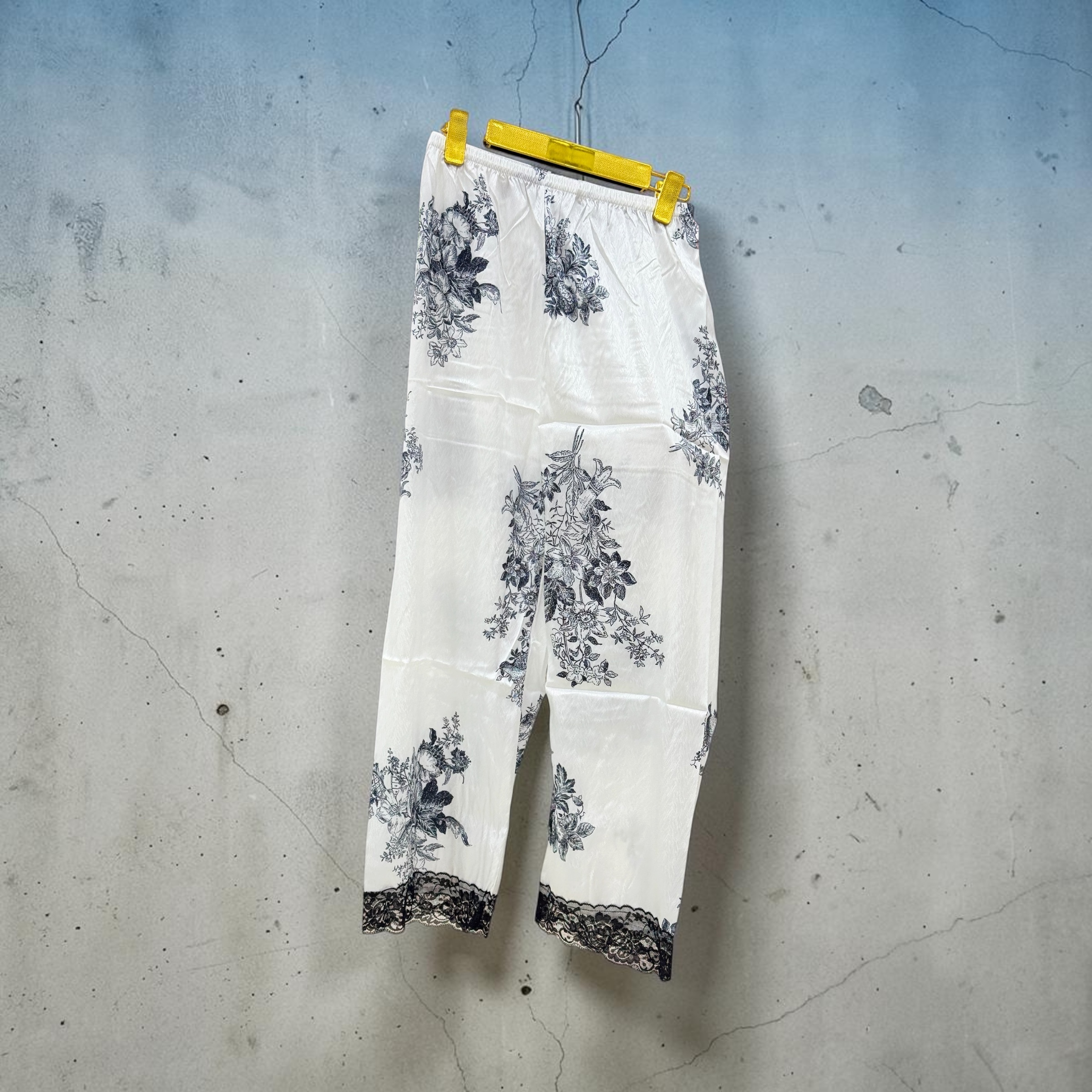 Pyjama satain blanc dontel